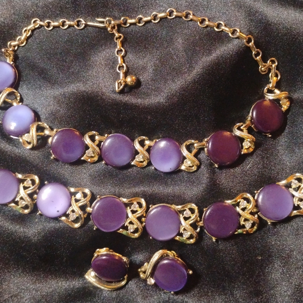 Vintage 1950's SignedCoro Thermoset  Lucite Necklace, Bracelet, And Earrings Set